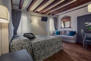 Un pat sau paturi într-o cameră la Locanda Fiorita