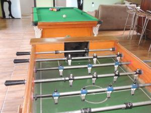 Pousada Caminho Dos Sinos tesisinde bir bilardo masası