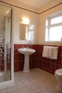 Kamar mandi di Eas Dun Lodge