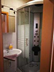 Phòng tắm tại Gasthaus&Pension "Grünes Herz"