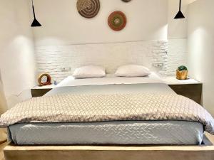 Postel nebo postele na pokoji v ubytování Rhodes Old Town Harmony Suite