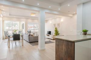 Posedenie v ubytovaní Spacious apartment with a view - historic center by REMS