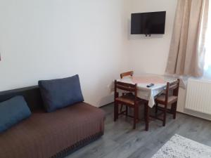 Televízia a/alebo spoločenská miestnosť v ubytovaní Ferienwohnung Huber