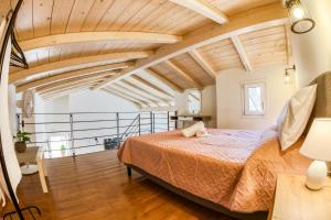 Posteľ alebo postele v izbe v ubytovaní Village Loft House
