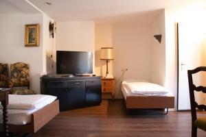 Säng eller sängar i ett rum på Hotel & Restaurant Sternen Köniz bei Bern