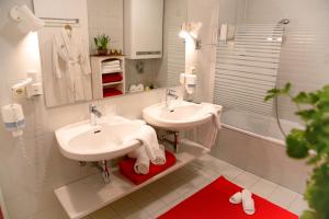 A bathroom at Berghotel Hois