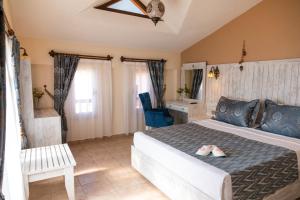 a bedroom with a bed and a desk at Portakal Hotel Dalyan in Dalyan