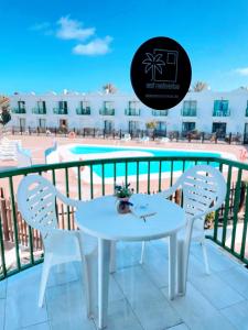Basen w obiekcie Sinfonia Corralejo iRent Fuerteventura lub w pobliżu