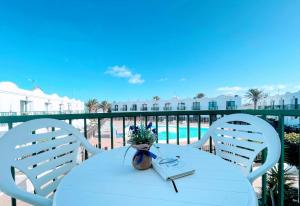 Basen w obiekcie Sinfonia Corralejo iRent Fuerteventura lub w pobliżu