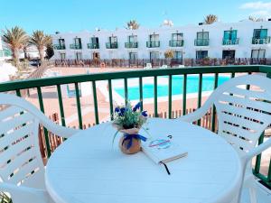 Basen w obiekcie Sinfonia Corralejo iRent Fuerteventura lub w pobliżu