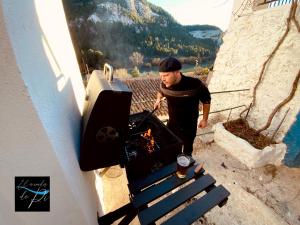 Gril pre hostí vo vidieckom dome