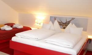 A bed or beds in a room at Berghotel Hois