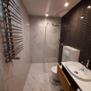 Ванная комната в Apartament Jurata +19 фотографий
