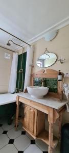 Ένα μπάνιο στο Dovecote House