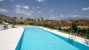 Swimmingpoolen hos eller tæt på COSTA DEL SOL MIJAS GOLF FIRST LINE-NEAR MARBELLA - STUNNING VIEWS - GROUND FLOOR PENTHOUSE APPARTEMENT - 3 BEDROOMS - BIG TERRAS AND GARDEN 2- 6 persons ONE PRICE! - COMPLETELY FURNISHED AND EQUIPT FOR AN UNFORGETABLE HOLIDAY AND GOLF MATCHES PLEASURES