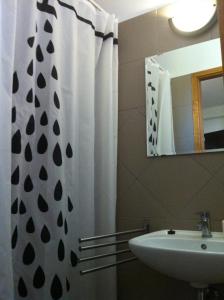 a bathroom with a shower curtain and a sink at M0 Lakihegy Horgony u 10 in Szigetszentmiklós