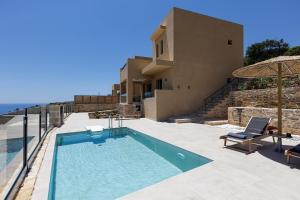 Swimming pool sa o malapit sa Villa Zoe , south Crete , Triopetra