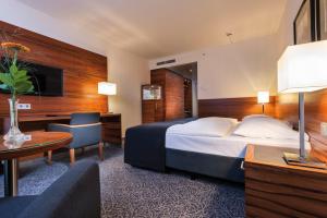 Ein Bett oder Betten in einem Zimmer der Unterkunft Maritim Hotel München