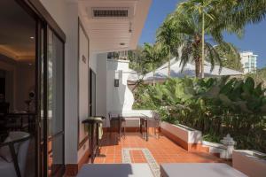 Zahrada ubytování The Pe La Resort, Phuket - SHA Extra Plus
