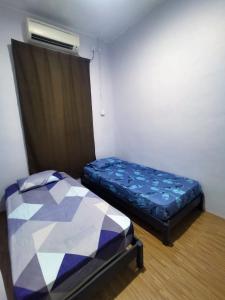 Voodi või voodid majutusasutuse Homestay De' Humaira - USM Nibong Tebal toas
