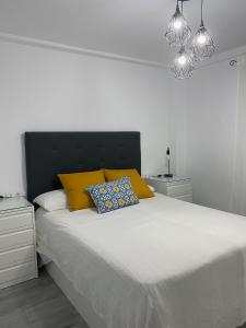 Łóżko lub łóżka w pokoju w obiekcie Molineros Victoria Beach