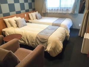 Postel nebo postele na pokoji v ubytování Kyoto Earth Hotel