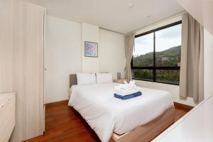 En eller flere senge i et værelse på LAGO APARTMENTS BY TROPICLOOK + 83 billeder