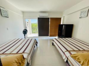 En eller flere senge i et værelse på La mejor vista de Acapulco, en CasaBlanca Grand.