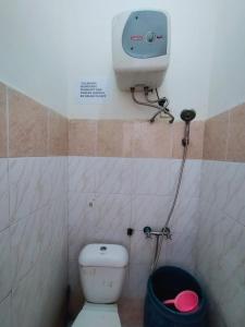 A bathroom at Villa Highland No 7 P Berastagi View