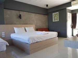 Postel nebo postele na pokoji v ubytování Elite Residence Phitsanulok SHA
