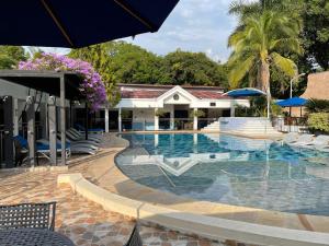 Hotel Melgar Villa Valeria Boutique tesisinde veya buraya yakın yüzme havuzu