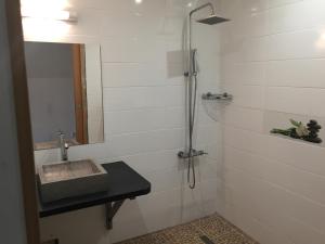 Phòng tắm tại Aux Portes du Piton des Neiges +14 ảnh