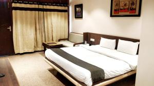 Hotel Mount Regency客房内的一张或多张床位