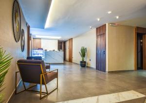 an office lobby with a chair and a desk at Al Muhaidb Al Mohammadiyyah - Riyadh in Riyadh