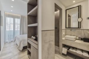 Baðherbergi á Bitzaro Boutique Hotel