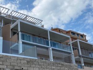 A balcony or terrace at La dolce vita , fronte mare