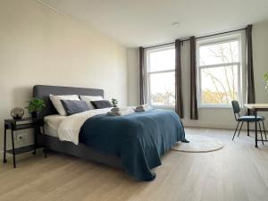 Postel nebo postele na pokoji v ubytování Happy 3 Bedroom Serviced Apartment 106m2 -MNL H-