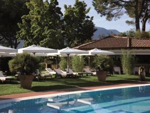 Bazén v ubytování Villa Delta Suites House nebo v jeho okolí