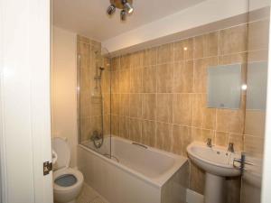 a bathroom with a sink and a tub and a toilet at Pass the Keys Newly Renovated 1 Bedroom Apartment Scarborough in Scarborough