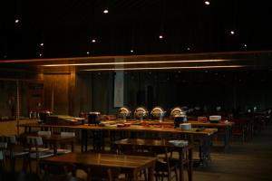 Reštaurácia alebo iné gastronomické zariadenie v ubytovaní Hotel Dafam Wonosobo