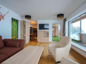 Televízia a/alebo spoločenská miestnosť v ubytovaní Kitzbühel alpine lodge with private infrared sauna