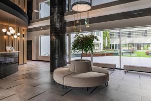 Część wypoczynkowa w obiekcie Apart Park - Stylowe Studio 3 min od PLAŻY by Noclegi Renters