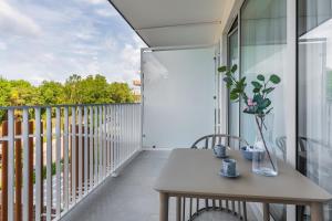 Balkon lub taras w obiekcie Apart Park - Stylowe Studio 3 min od PLAŻY by Noclegi Renters