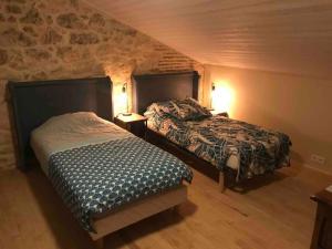 Кровать или кровати в номере La Maison du Puit (the house with the well)