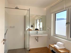 Koupelna v ubytování Weingut-Aparthotel Olinger