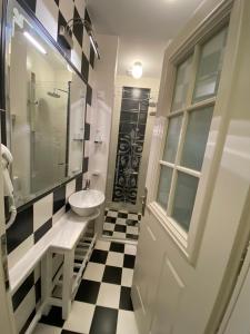 Koupelna v ubytování HOTEL TSARSI