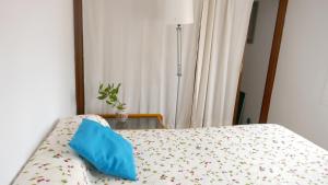 Säng eller sängar i ett rum på Casa Soleada en Calle Tranquila