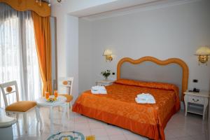 Tempat tidur dalam kamar di Villa Le Zagare Relais & SPA