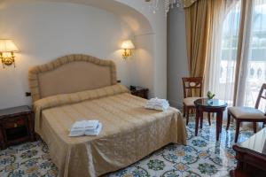 Tempat tidur dalam kamar di Villa Le Zagare Relais & SPA
