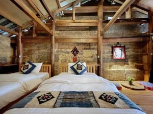 Ένα ή περισσότερα κρεβάτια σε δωμάτιο στο homestay bongbang +127 φωτογραφίες